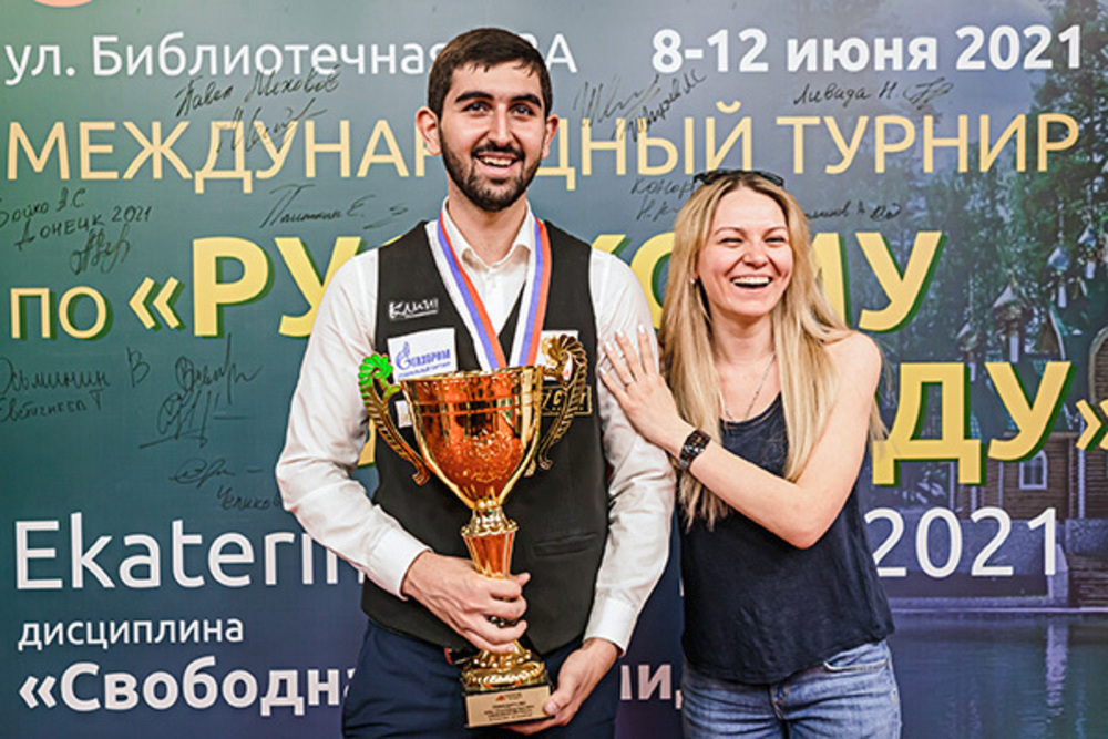 За кулисами турнира Ekaterinburg Open-2021 - легенды бильярда и лучшие тактические приемы свободной пирамиды с продолжением За кулисами турнира Ekaterinburg Open-2021 - легенды бильярда и лучшие тактические приемы свободной пирамиды с продолжением